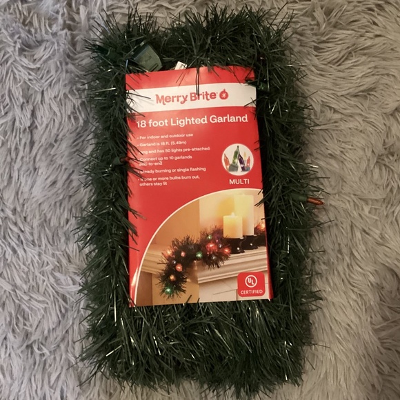 Merry Brite 18 Foot Lighted Garland New - Picture 1 of 9